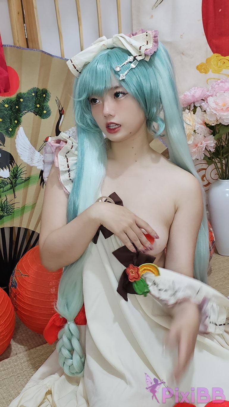 Cosplayer Messie Huang Miku PixiBB.COM 070