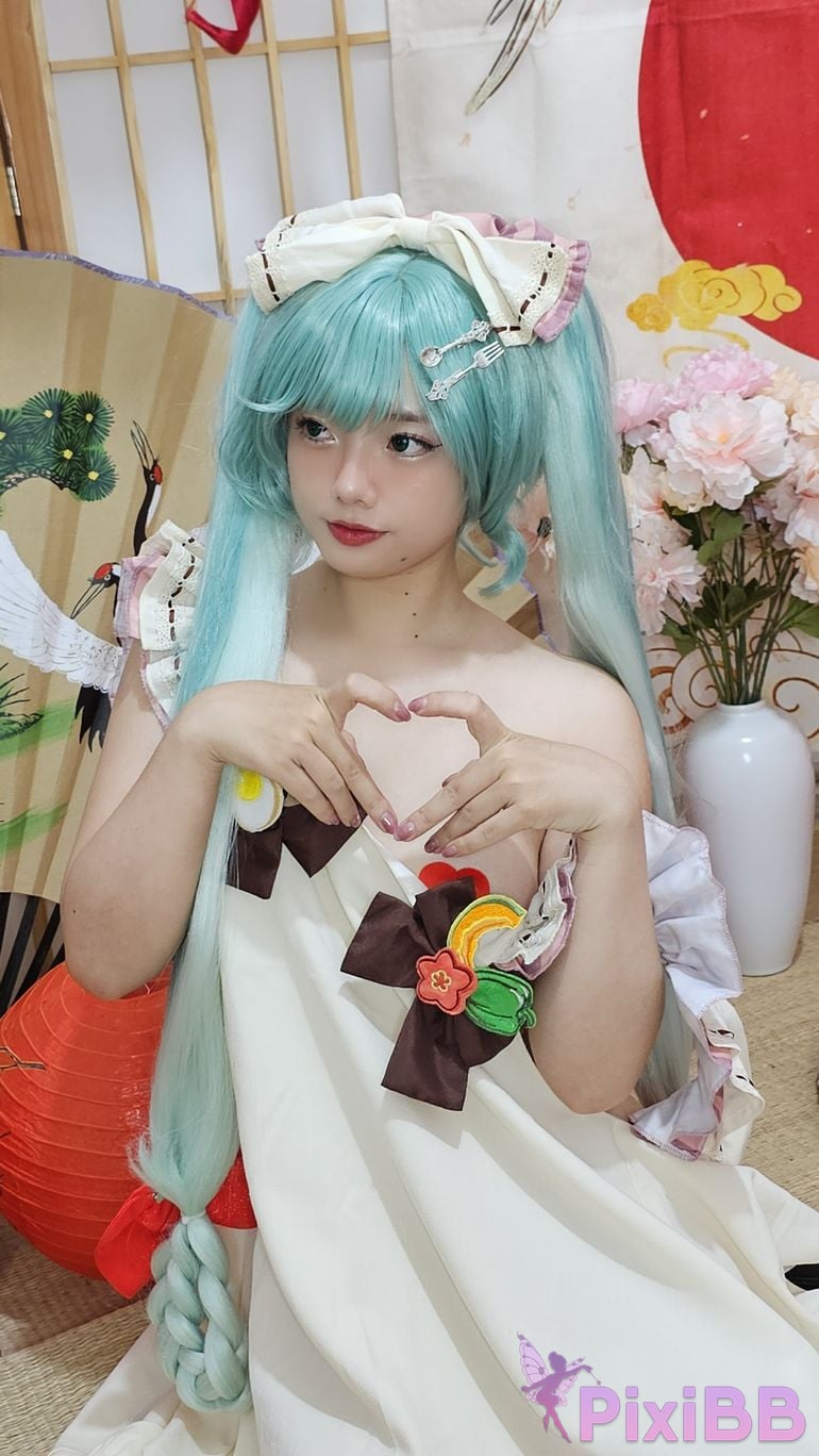 Cosplayer Messie Huang Miku PixiBB.COM 071