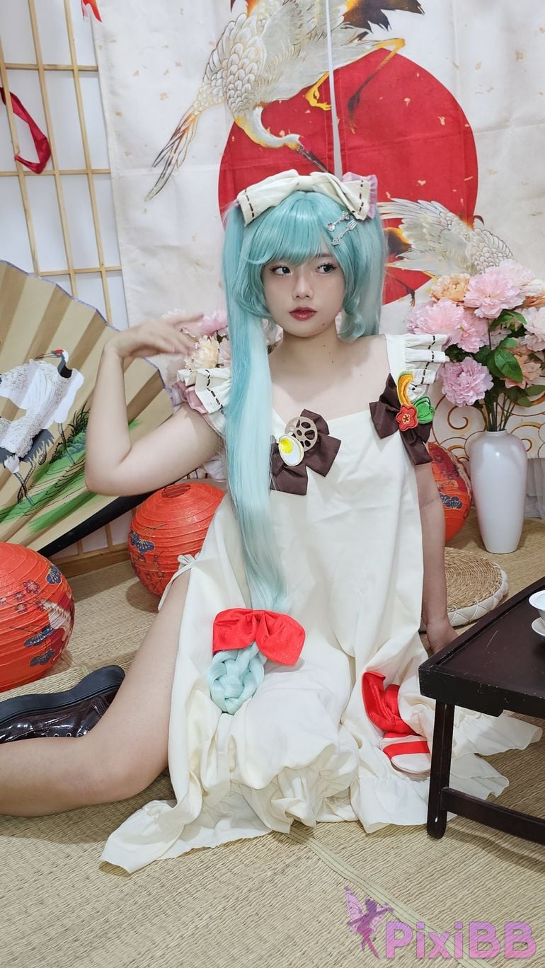 Cosplayer Messie Huang Miku PixiBB.COM 072