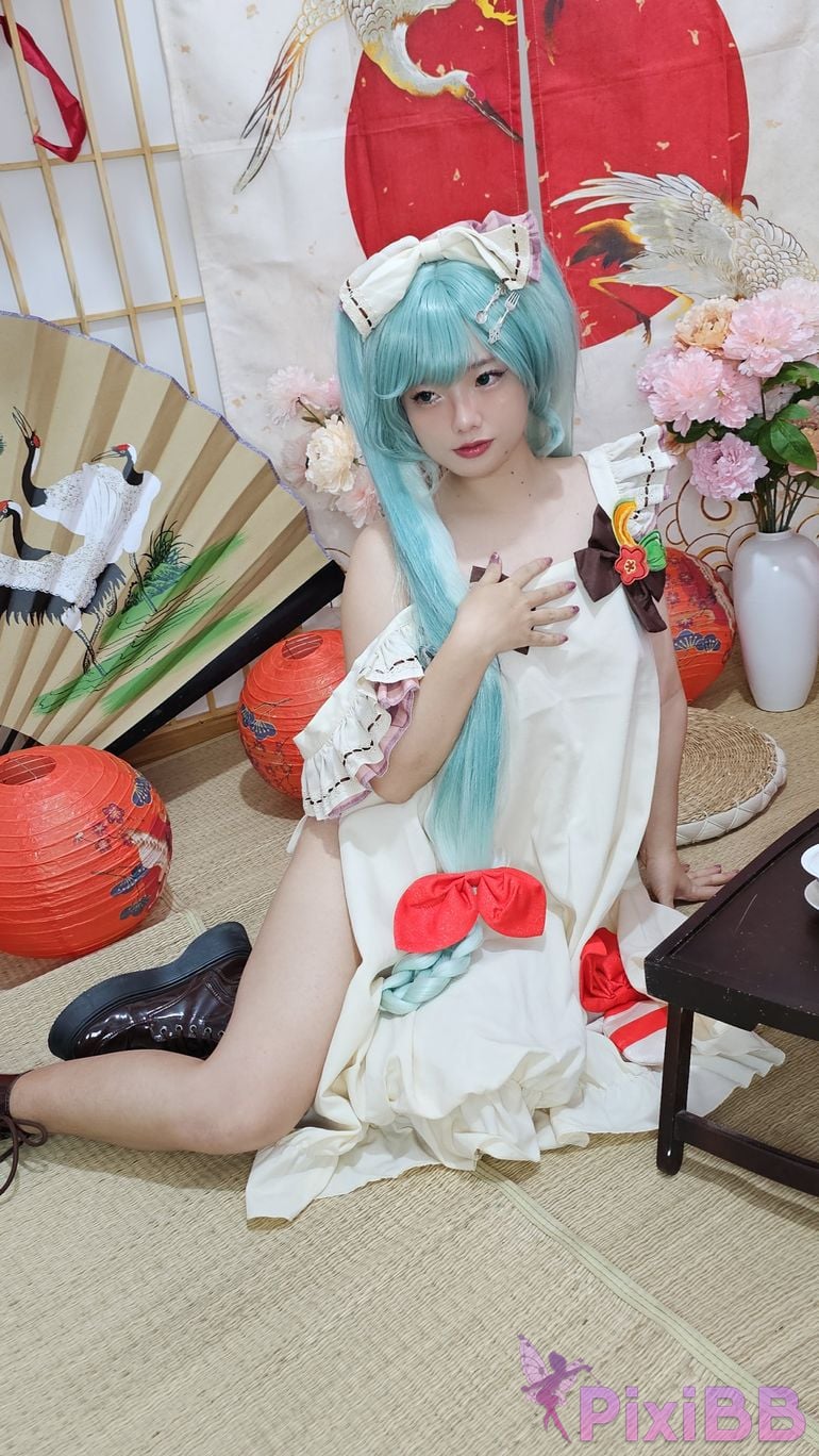 Cosplayer Messie Huang Miku PixiBB.COM 073