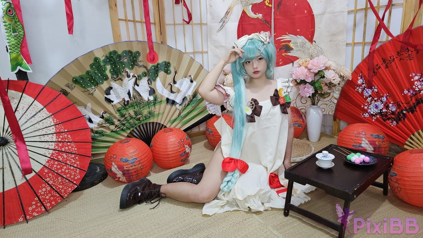 Cosplayer Messie Huang Miku PixiBB.COM 074