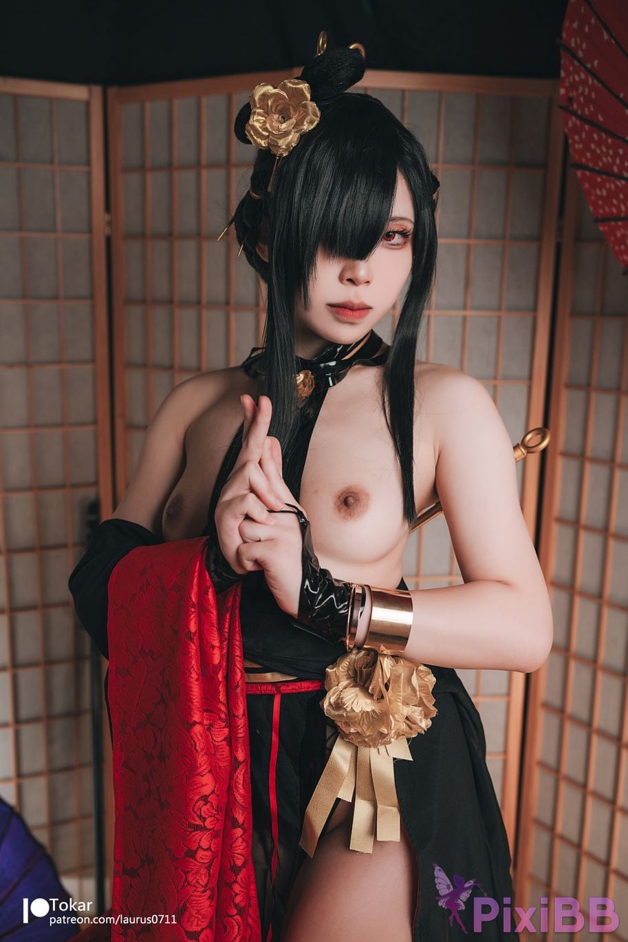Coser Tokar ver YorForgerNinja ver PixiBB.COM 007