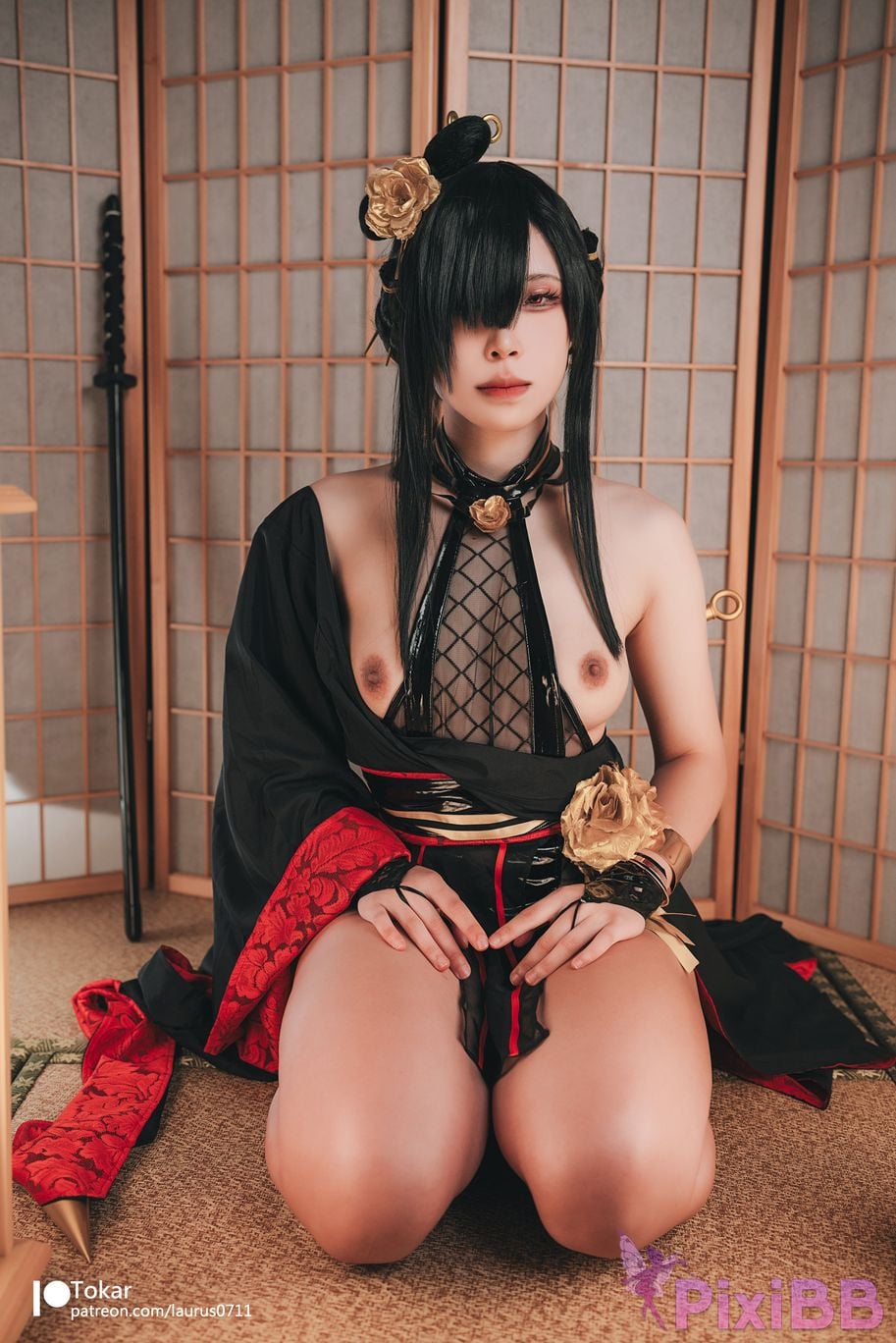Coser Tokar ver YorForgerNinja ver PixiBB.COM 009