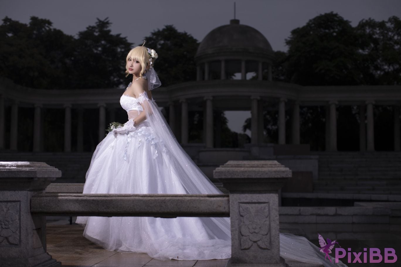 Cosplayer Luo Li LoLiSAMA Artoria Pendragon Celebration of Avalon PixiBB.COM 028