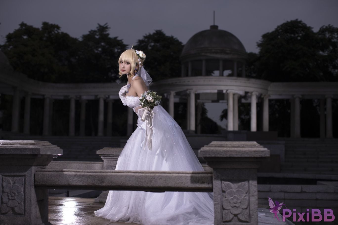 Cosplayer Luo Li LoLiSAMA Artoria Pendragon Celebration of Avalon PixiBB.COM 029