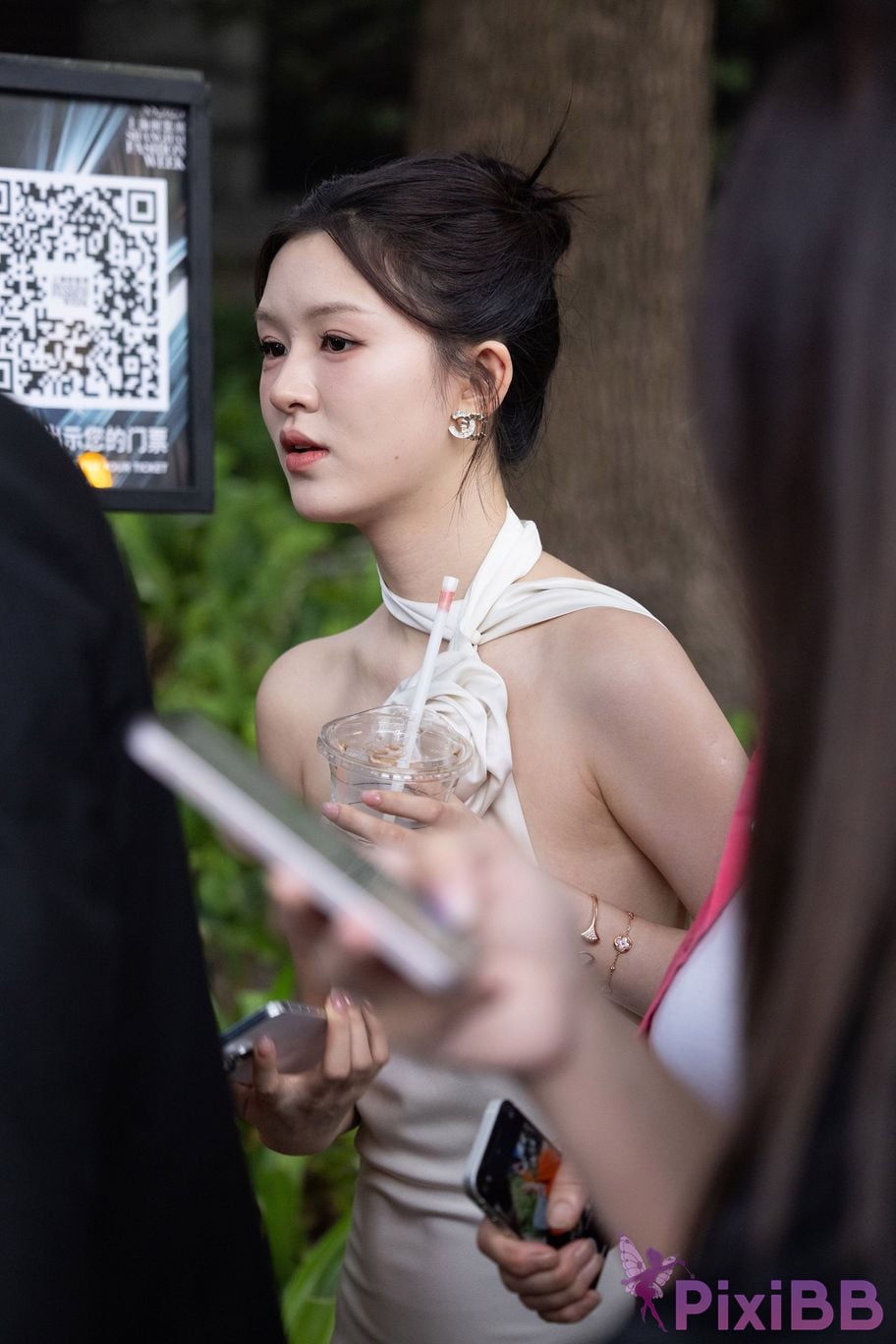 Featured Street Photography Works No.5964 Goddess Yun Eun white dress PixiBB.COM 001