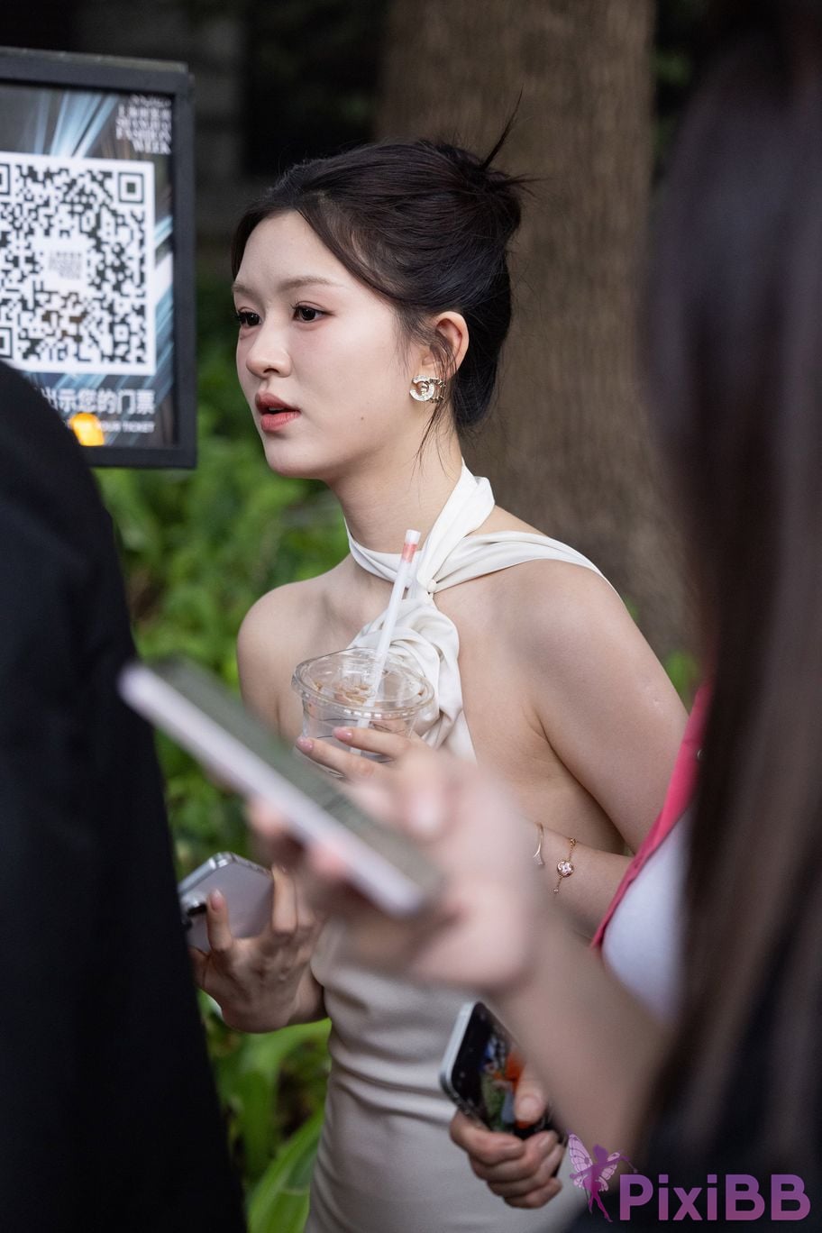 Featured Street Photography Works No.5964 Goddess Yun Eun white dress PixiBB.COM 002
