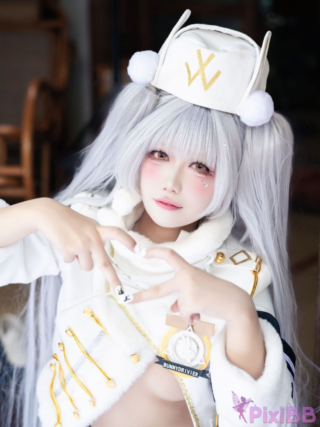 Cosplayer Falling Star Great Cleverness Blanc white rabbit lucky express PixiBB.COM 085