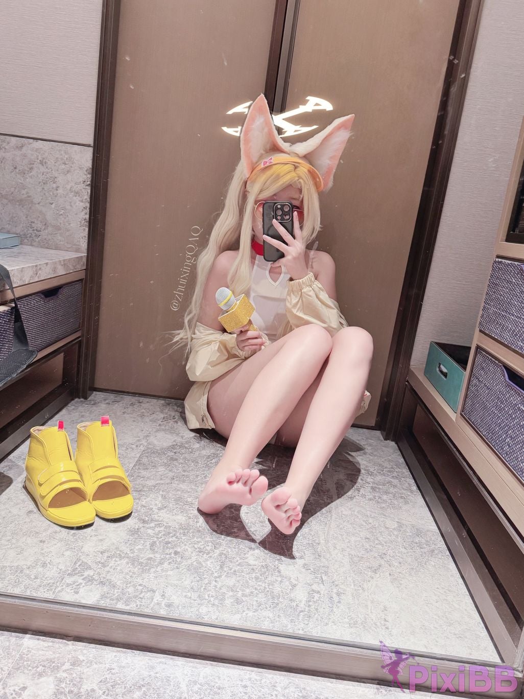 Cosplayer Falling Star Great Cleverness Yurizono Seia Swimsuit version March 2026 PixiBB.COM 049