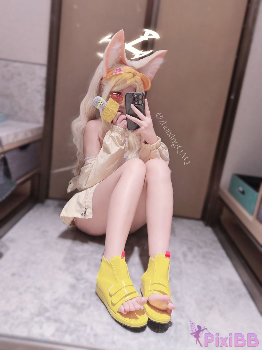 Cosplayer Falling Star Great Cleverness Yurizono Seia Swimsuit version March 2026 PixiBB.COM 053