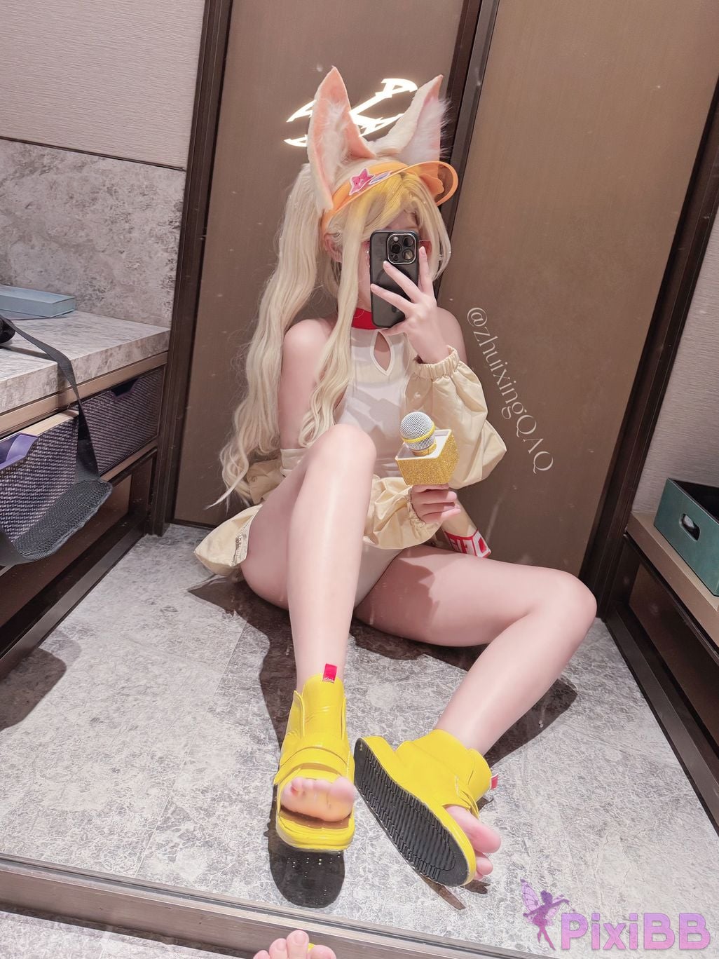 Cosplayer Falling Star Great Cleverness Yurizono Seia Swimsuit version March 2026 PixiBB.COM 063