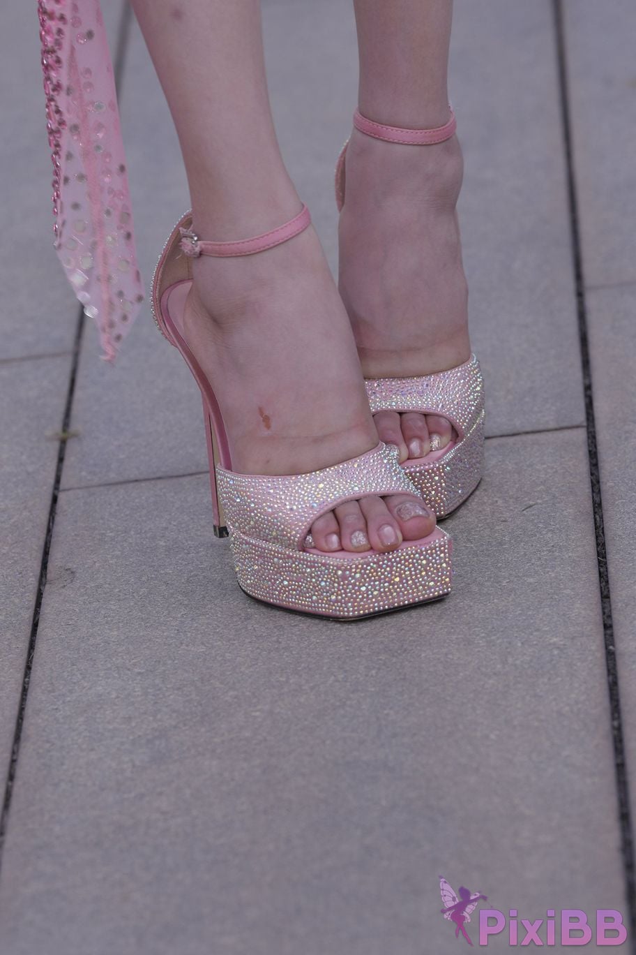 Featured Street Photography Works No.5979 Zhang Yihui pink skirt PixiBB.COM 064