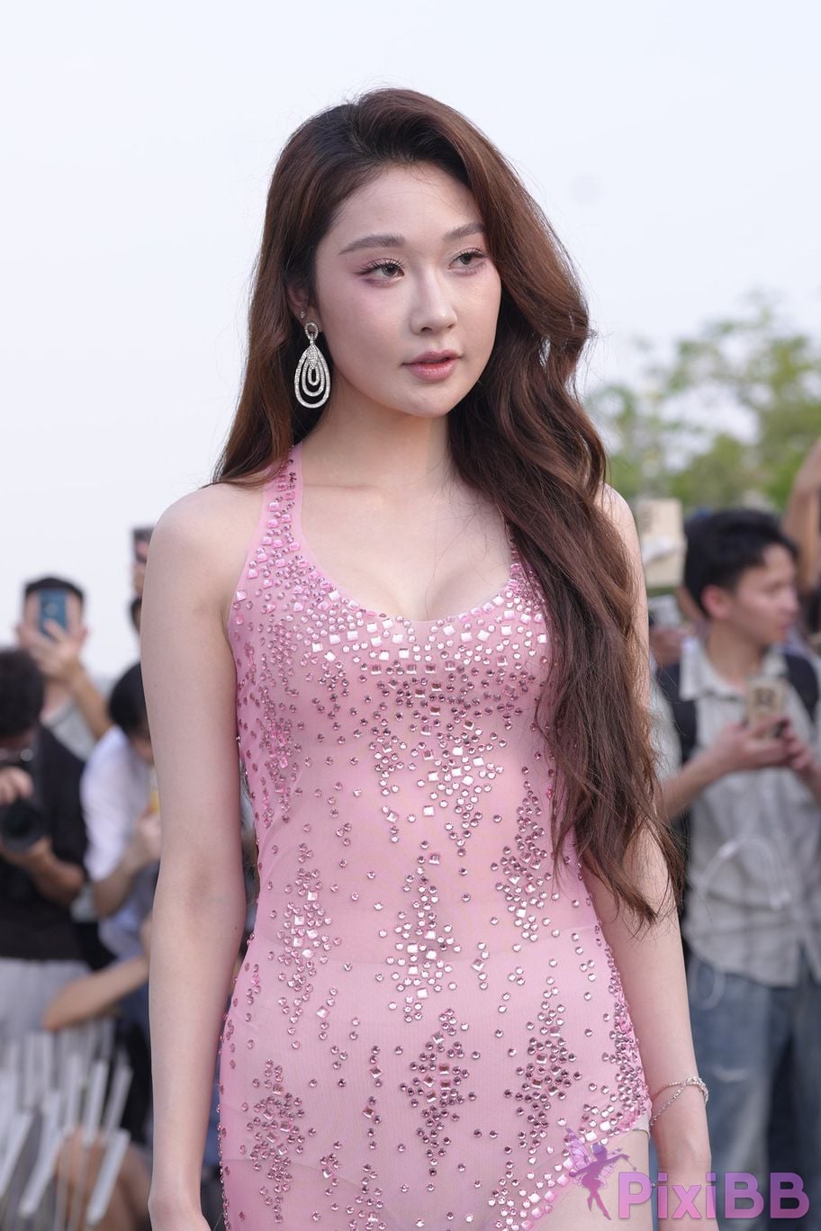 Featured Street Photography Works No.5979 Zhang Yihui pink skirt PixiBB.COM 098
