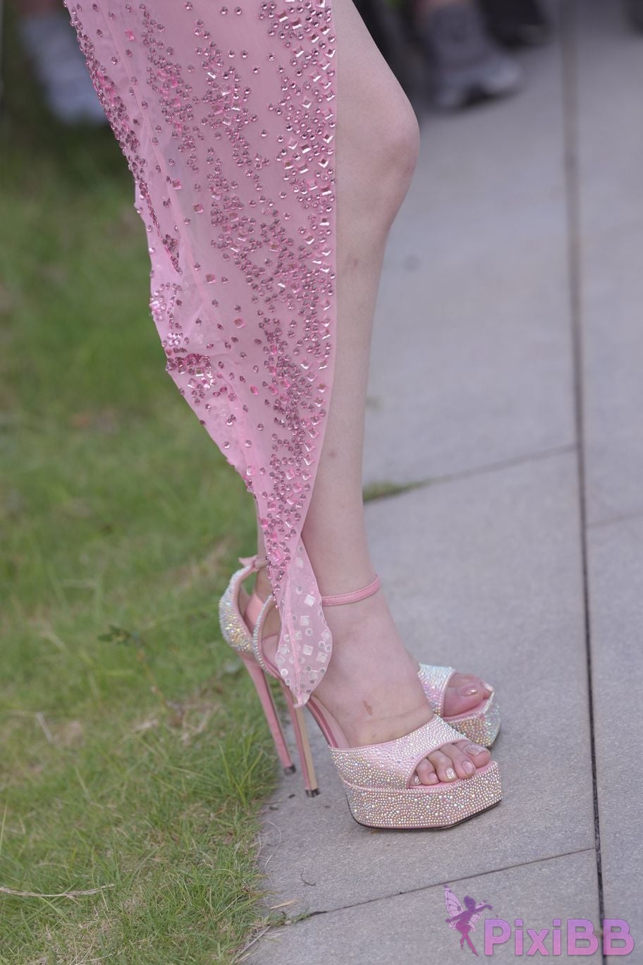 Featured Street Photography Works No.5979 Zhang Yihui pink skirt PixiBB.COM 144