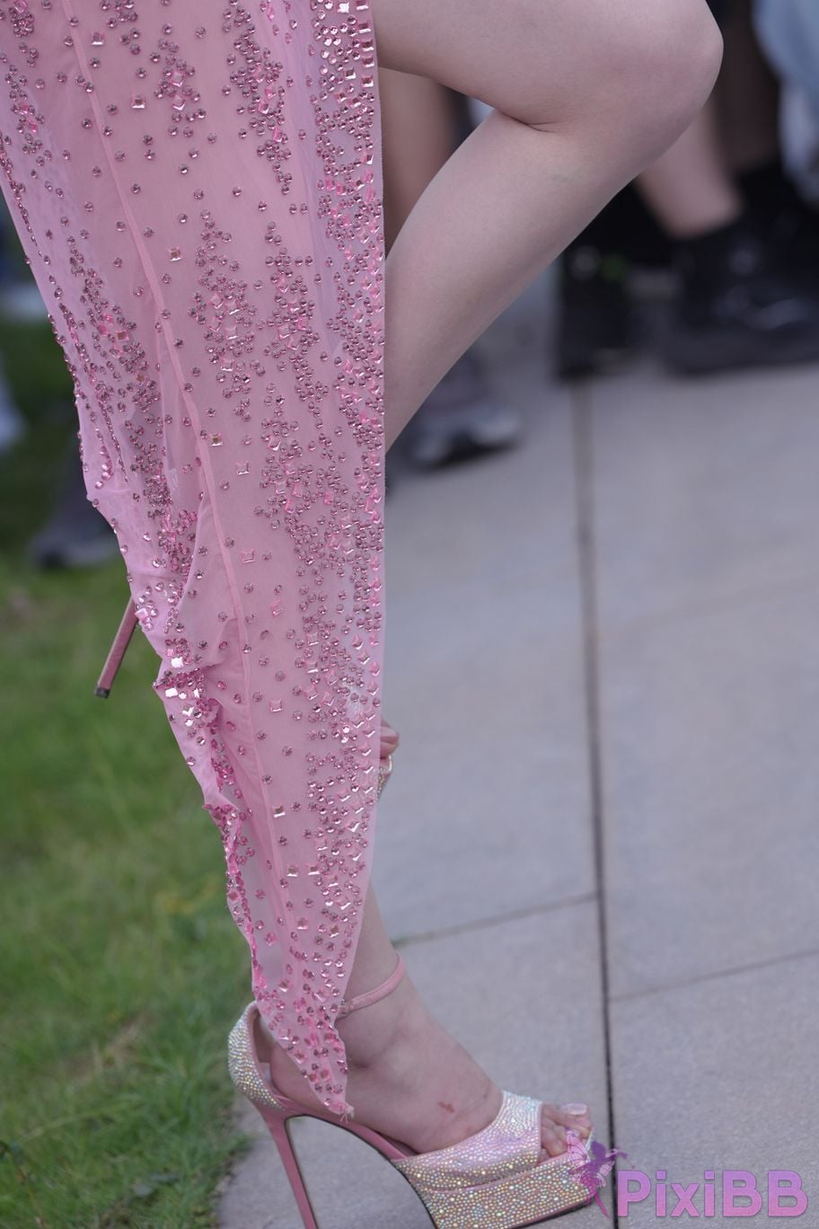 Featured Street Photography Works No.5979 Zhang Yihui pink skirt PixiBB.COM 156