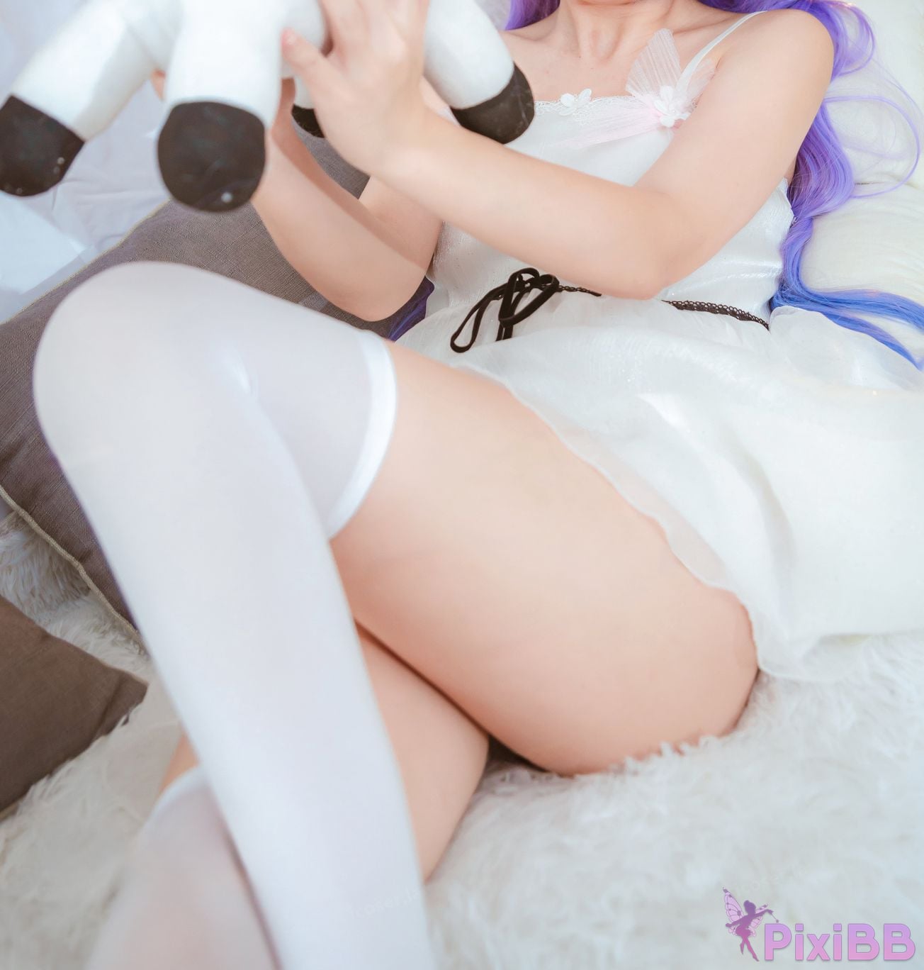 Cosplayer Time flies w unicorn pajamas PixiBB.COM 010