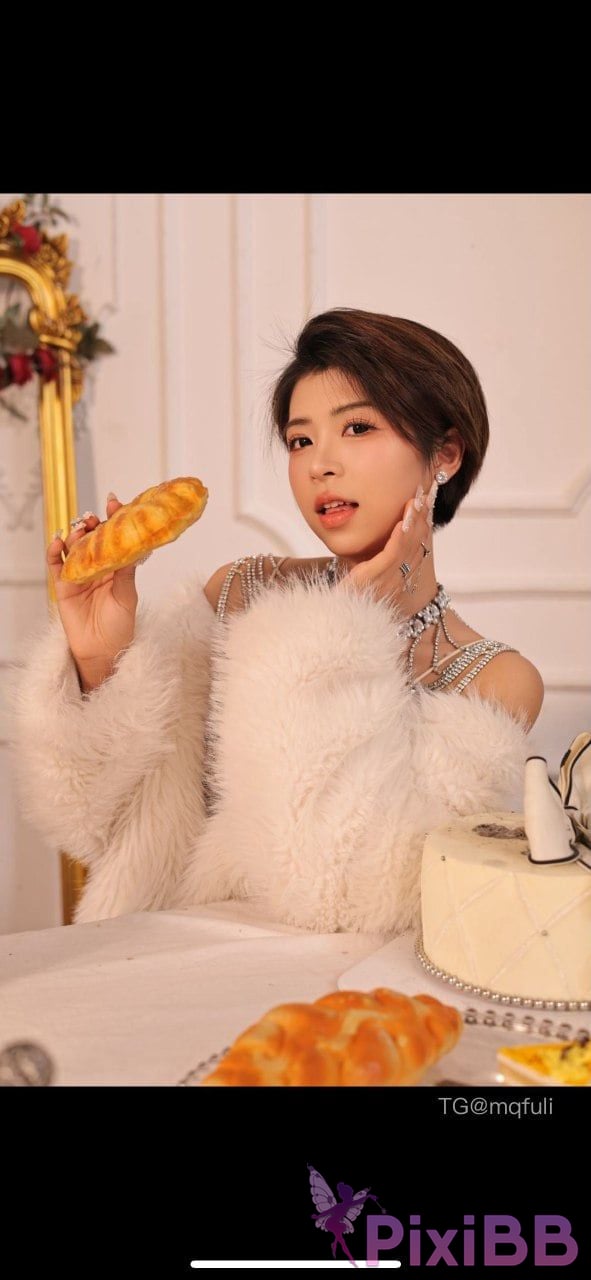 OtherXXX The cat with short hair big girl Douyin royal sister A collection of best body views PixiBB.COM 009