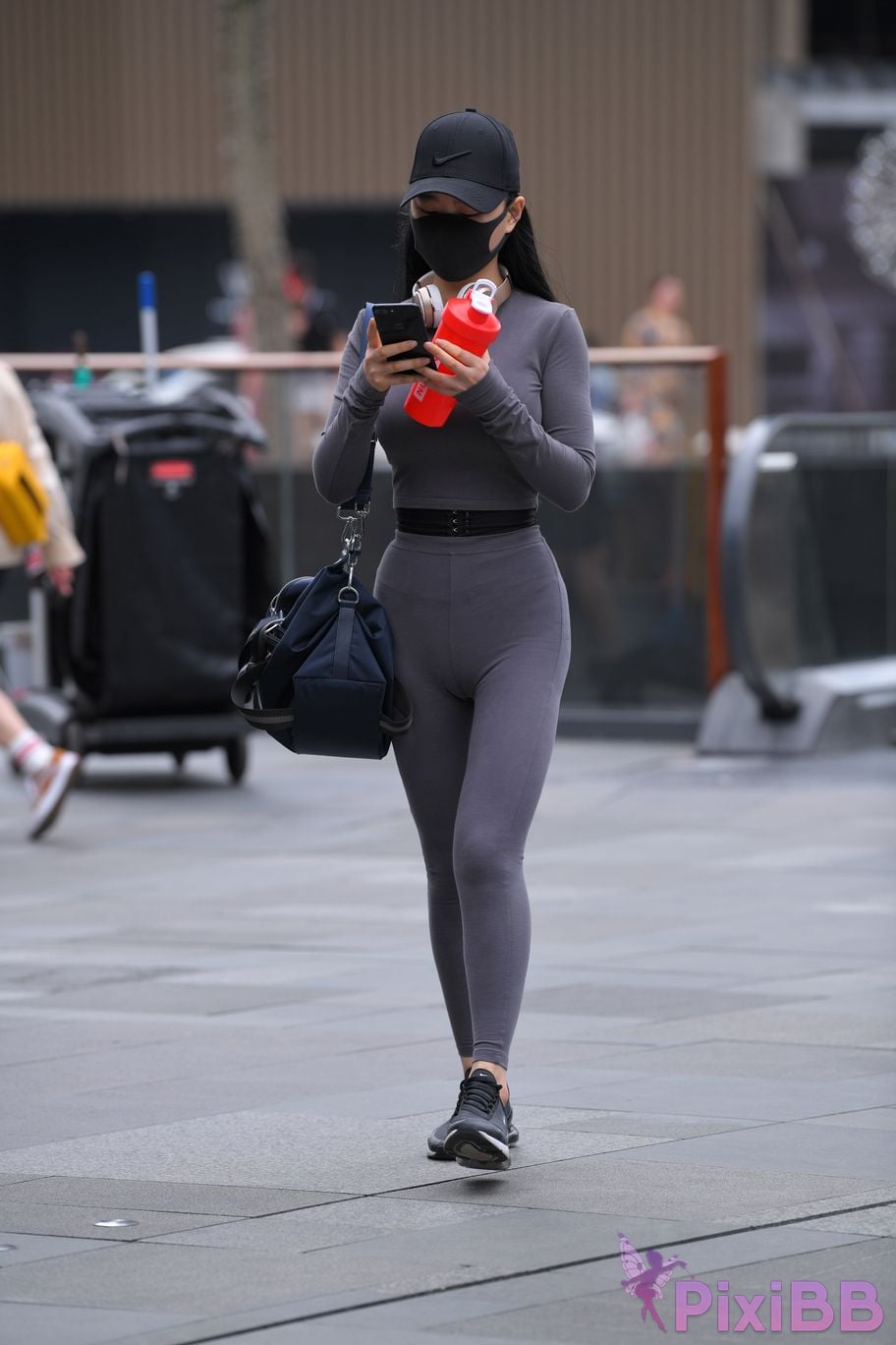Featured Street Photography Works No.5981 Gray tights with beautiful breasts and small waist PixiBB.COM 001