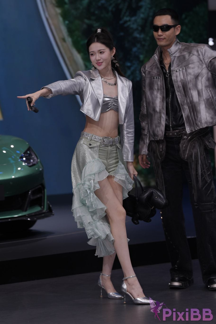Featured Street Photography Works No.5990 Beautiful model at Fang Leopard booth PixiBB.COM 037