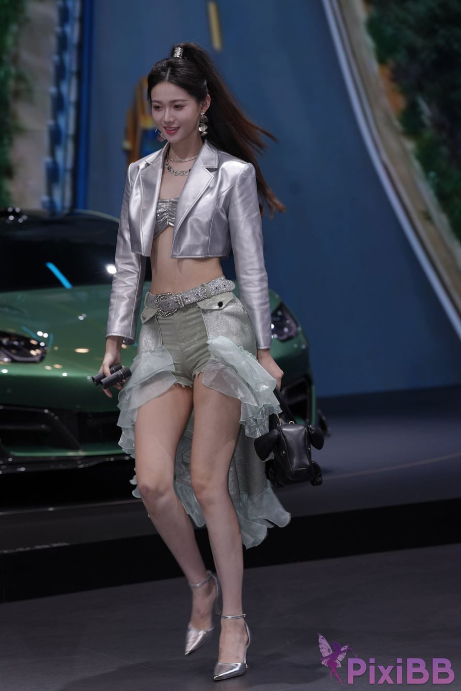 Featured Street Photography Works No.5990 Beautiful model at Fang Leopard booth PixiBB.COM 038