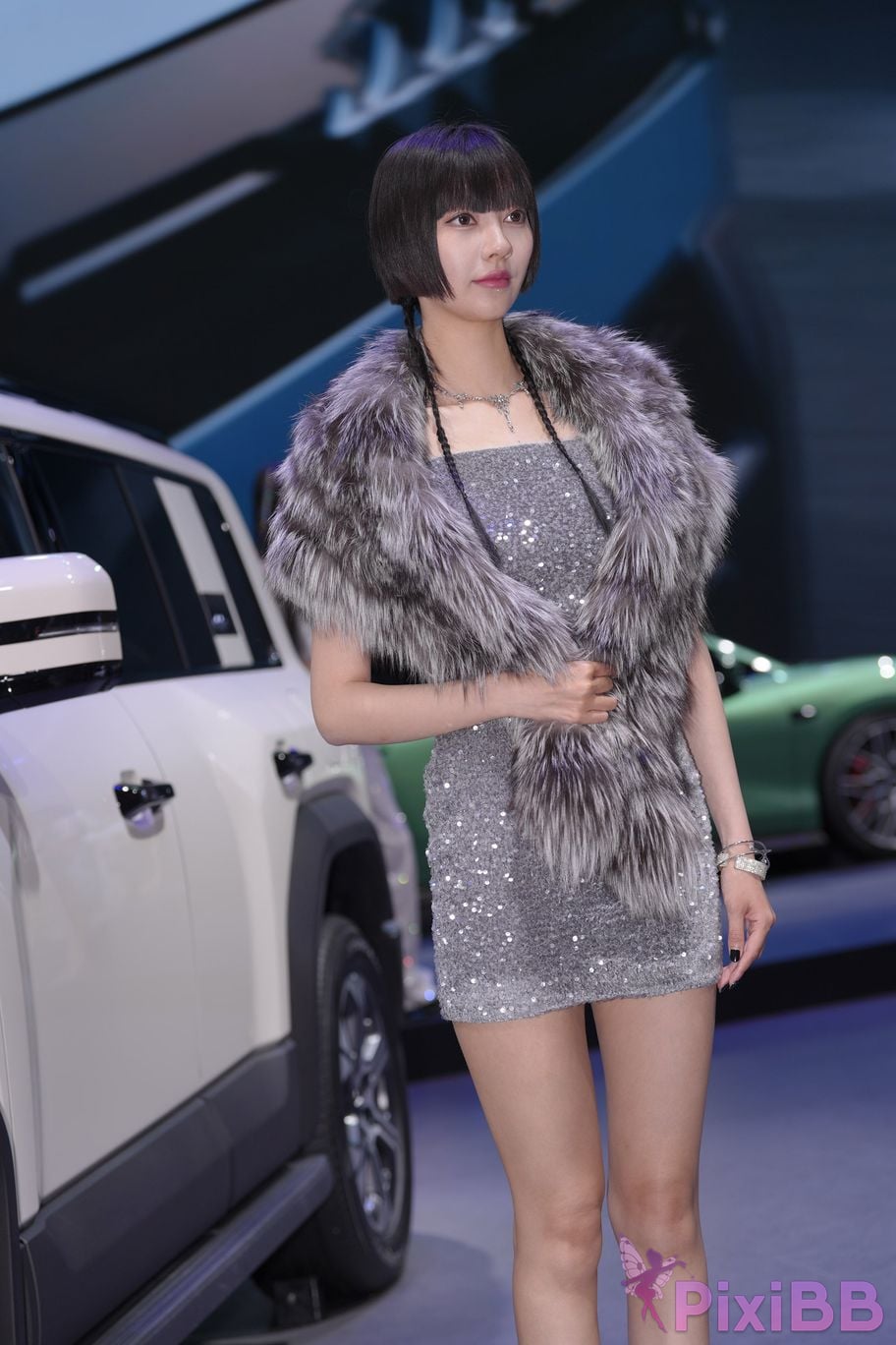 Featured Street Photography Works No.5990 Beautiful model at Fang Leopard booth PixiBB.COM 080