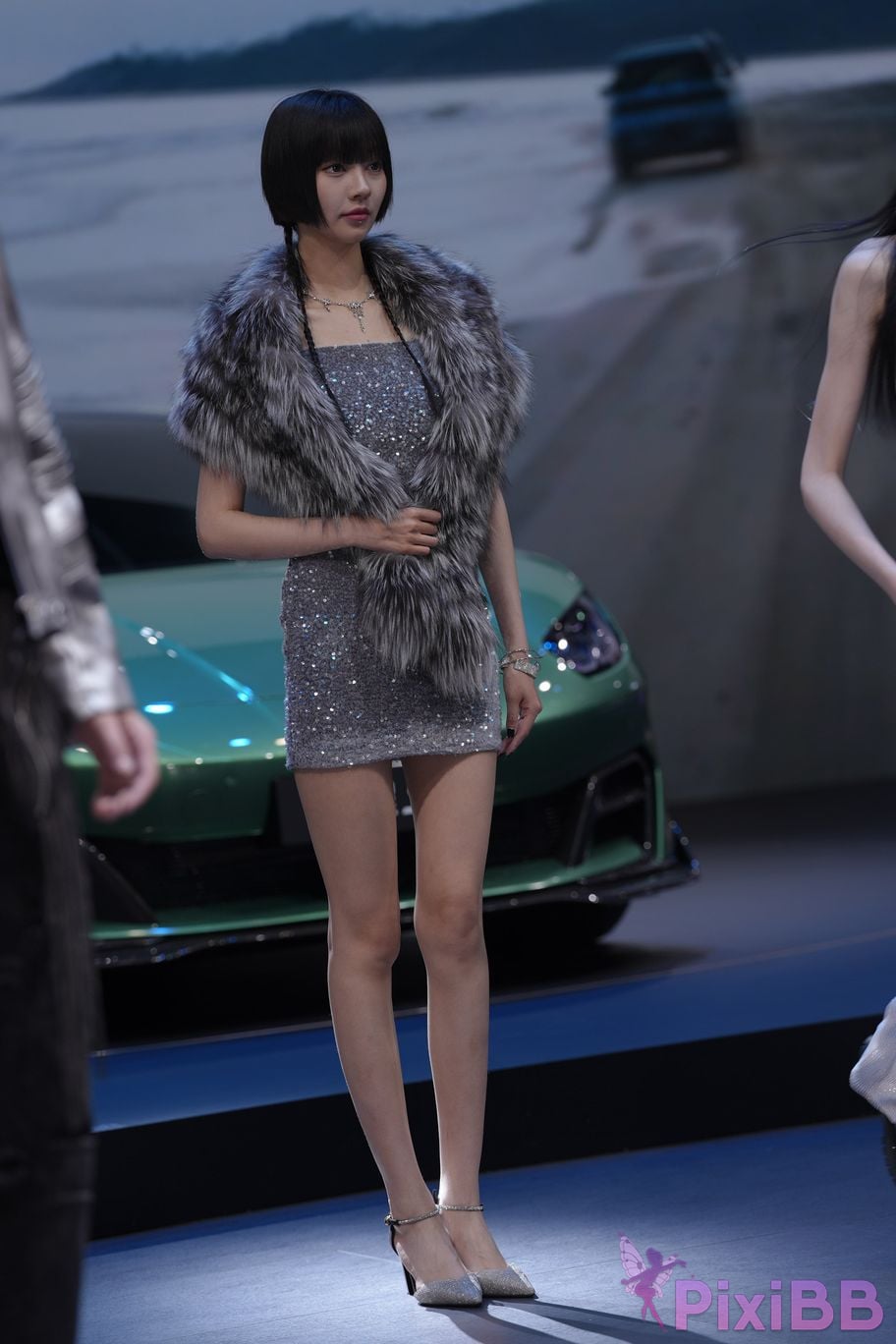 Featured Street Photography Works No.5990 Beautiful model at Fang Leopard booth PixiBB.COM 083