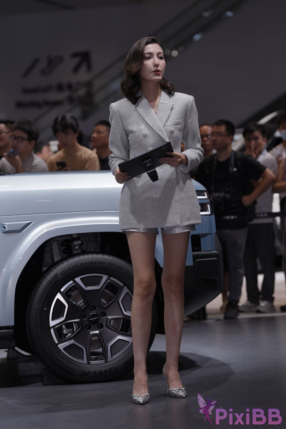 Featured Street Photography Works No.5990 Beautiful model at Fang Leopard booth PixiBB.COM 088