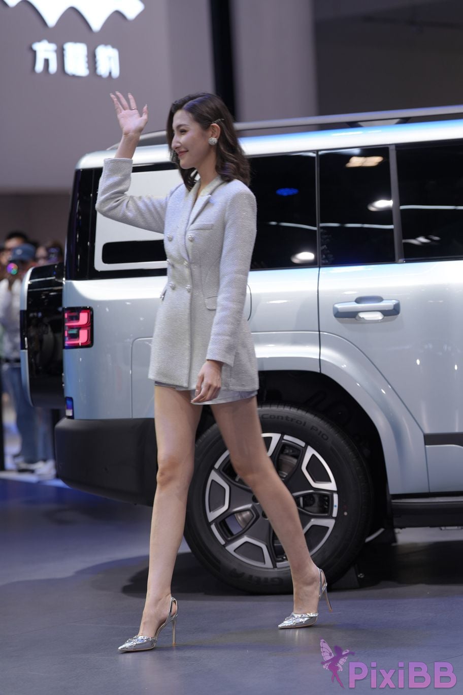 Featured Street Photography Works No.5990 Beautiful model at Fang Leopard booth PixiBB.COM 092