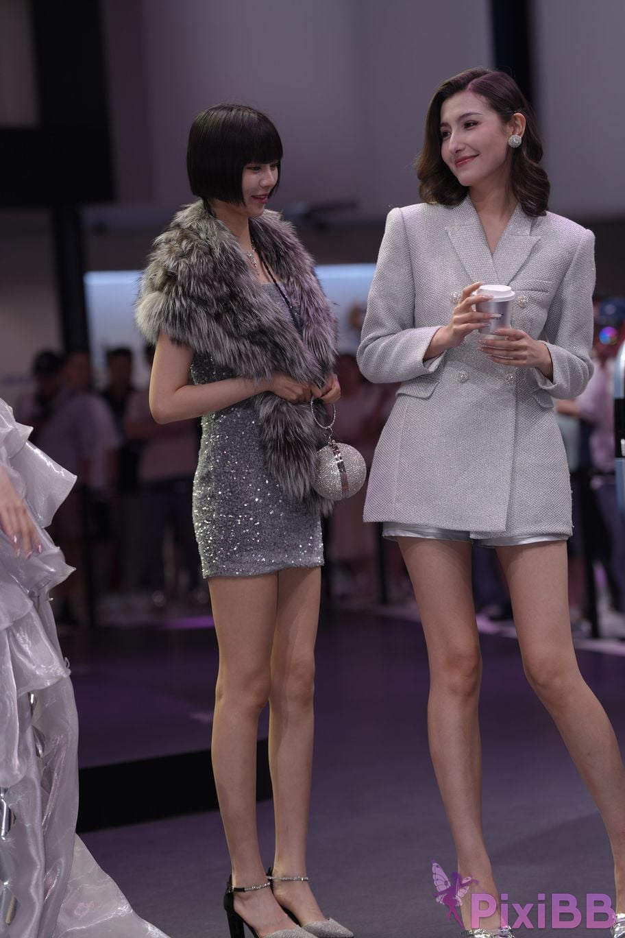Featured Street Photography Works No.5990 Beautiful model at Fang Leopard booth PixiBB.COM 105