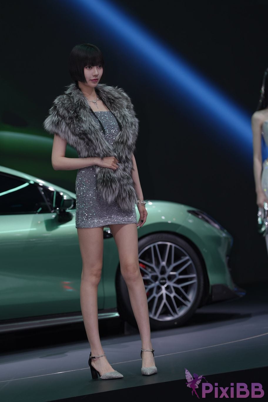 Featured Street Photography Works No.5990 Beautiful model at Fang Leopard booth PixiBB.COM 124