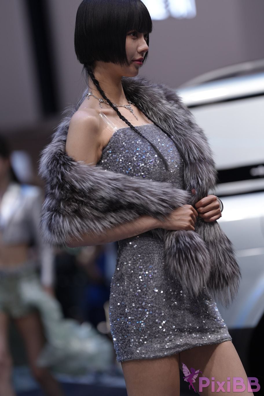 Featured Street Photography Works No.5990 Beautiful model at Fang Leopard booth PixiBB.COM 140