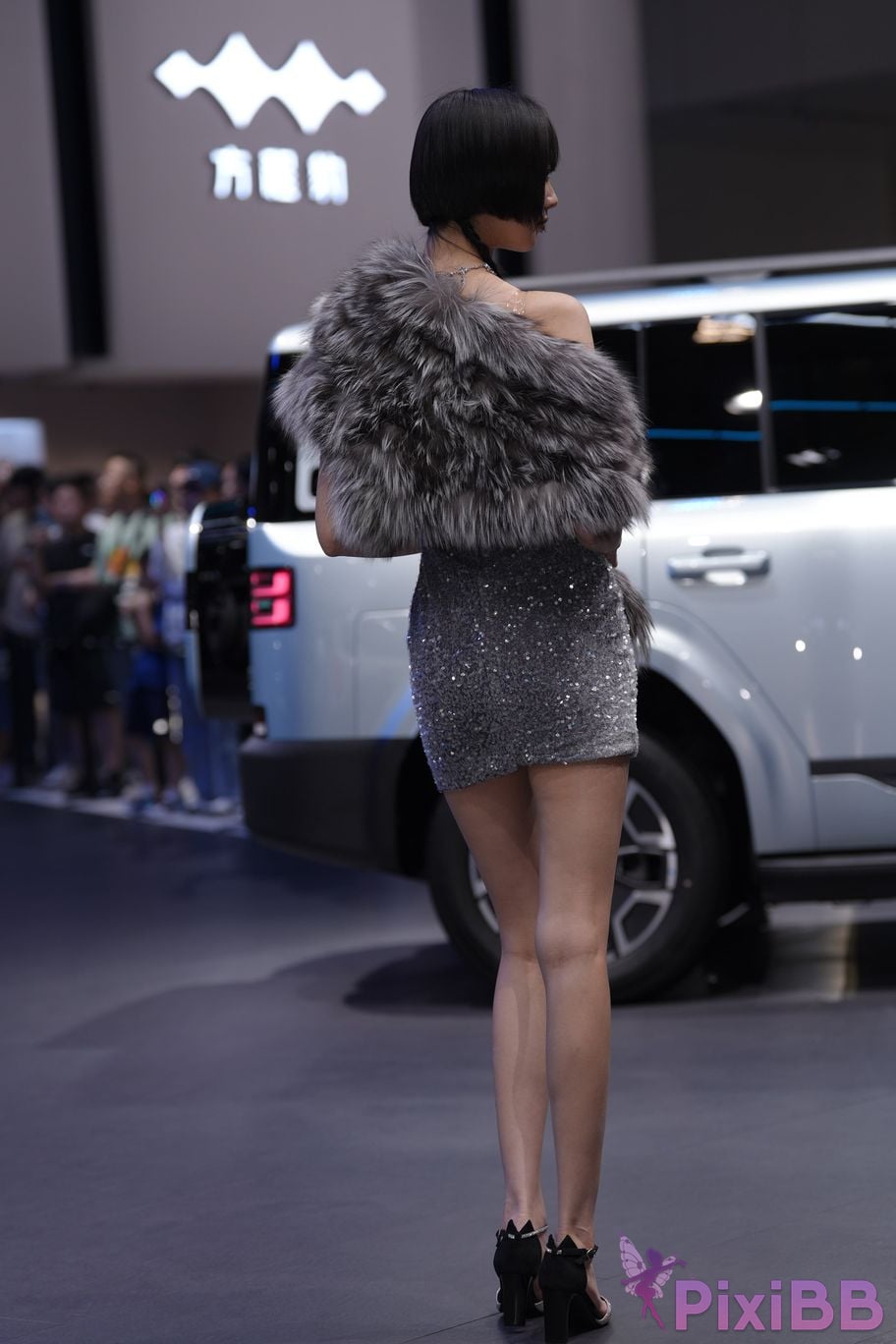 Featured Street Photography Works No.5990 Beautiful model at Fang Leopard booth PixiBB.COM 145