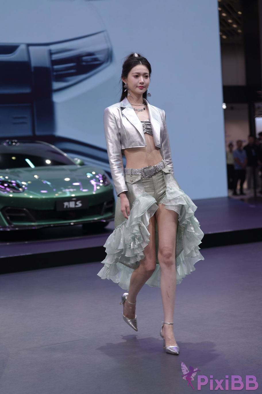 Featured Street Photography Works No.5990 Beautiful model at Fang Leopard booth PixiBB.COM 154