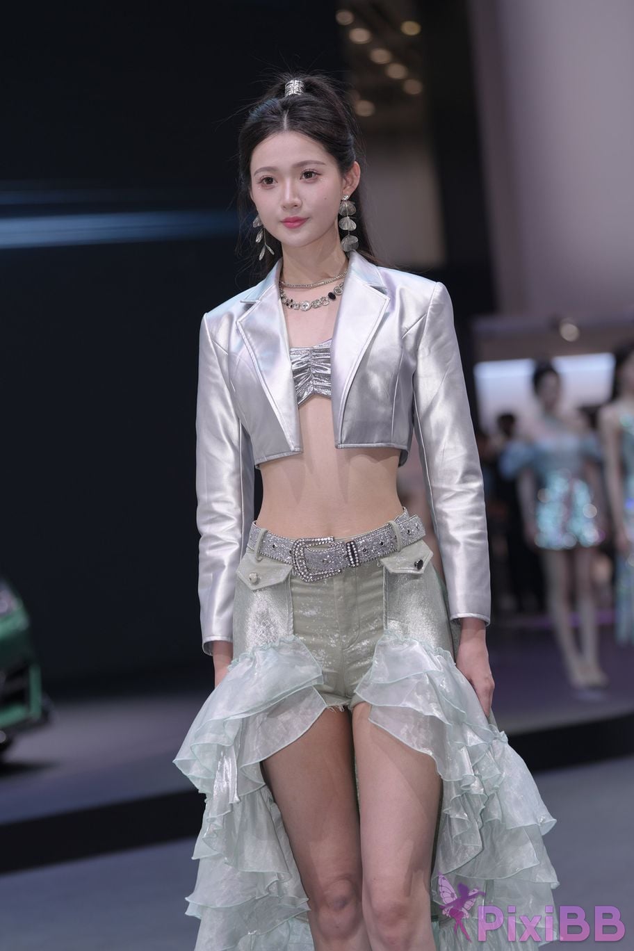Featured Street Photography Works No.5990 Beautiful model at Fang Leopard booth PixiBB.COM 161