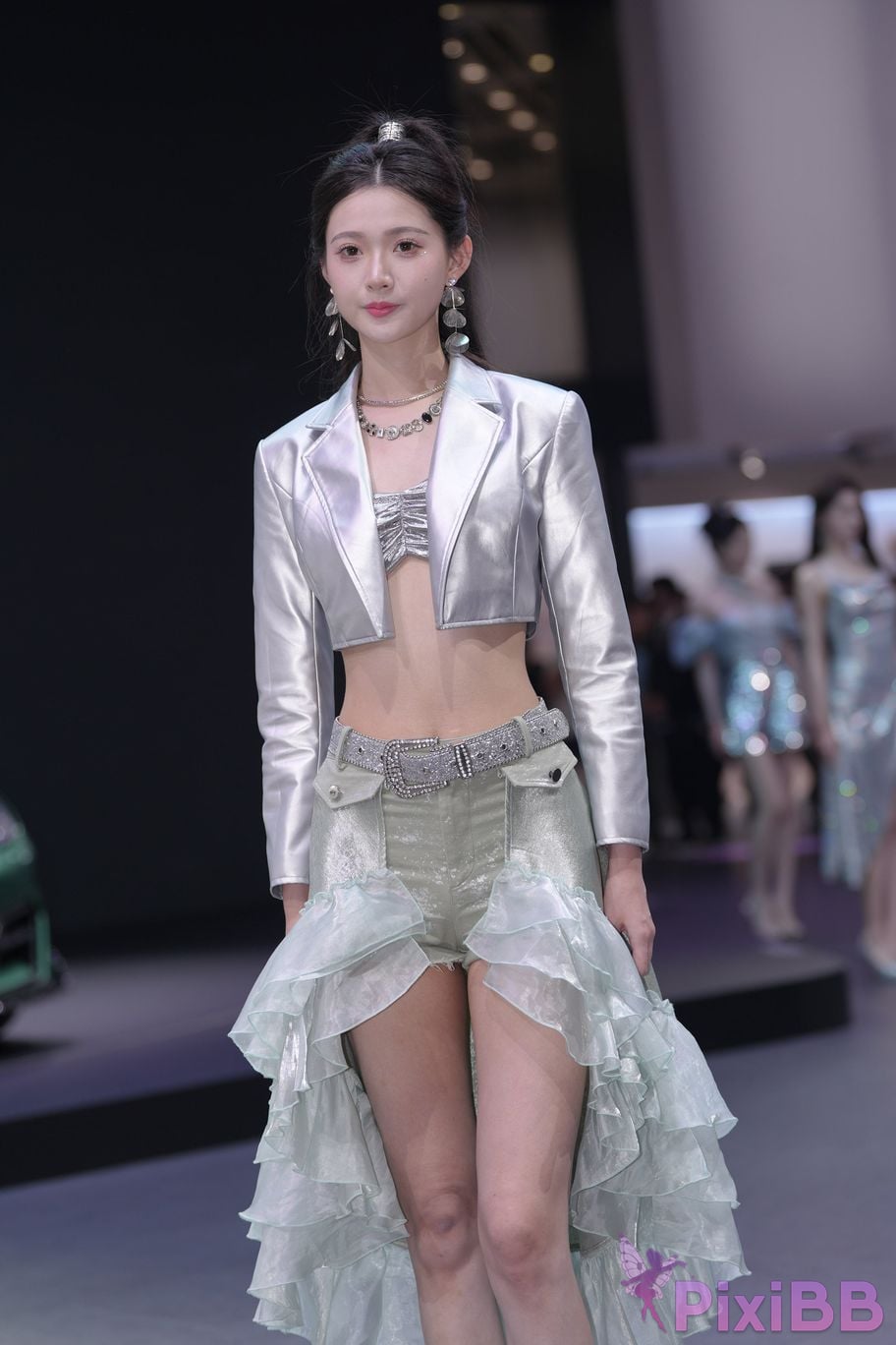 Featured Street Photography Works No.5990 Beautiful model at Fang Leopard booth PixiBB.COM 162