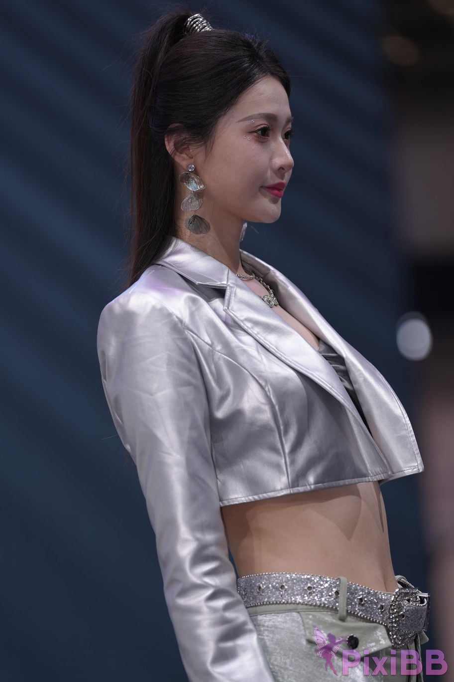 Featured Street Photography Works No.5990 Beautiful model at Fang Leopard booth PixiBB.COM 166