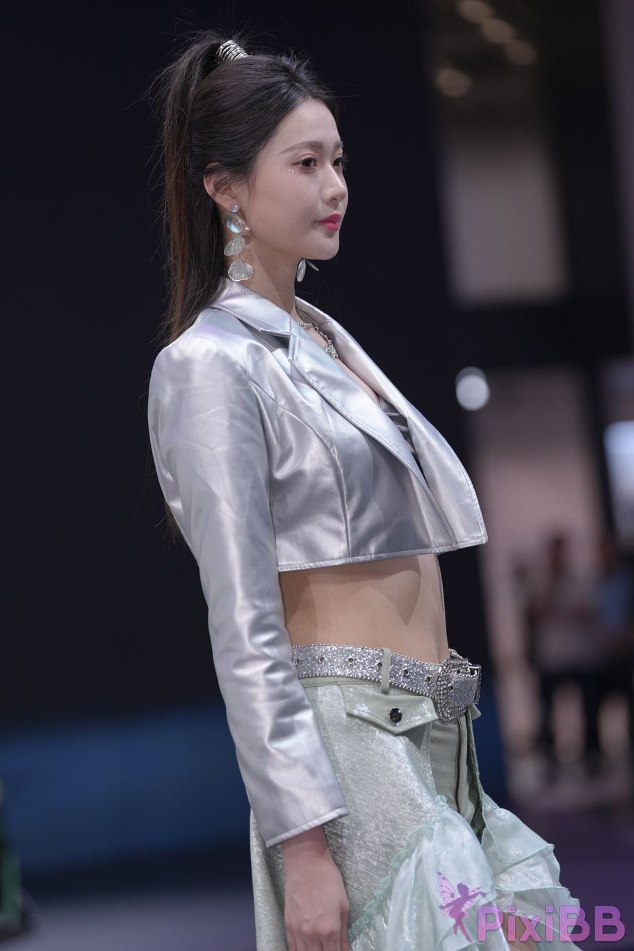 Featured Street Photography Works No.5990 Beautiful model at Fang Leopard booth PixiBB.COM 169