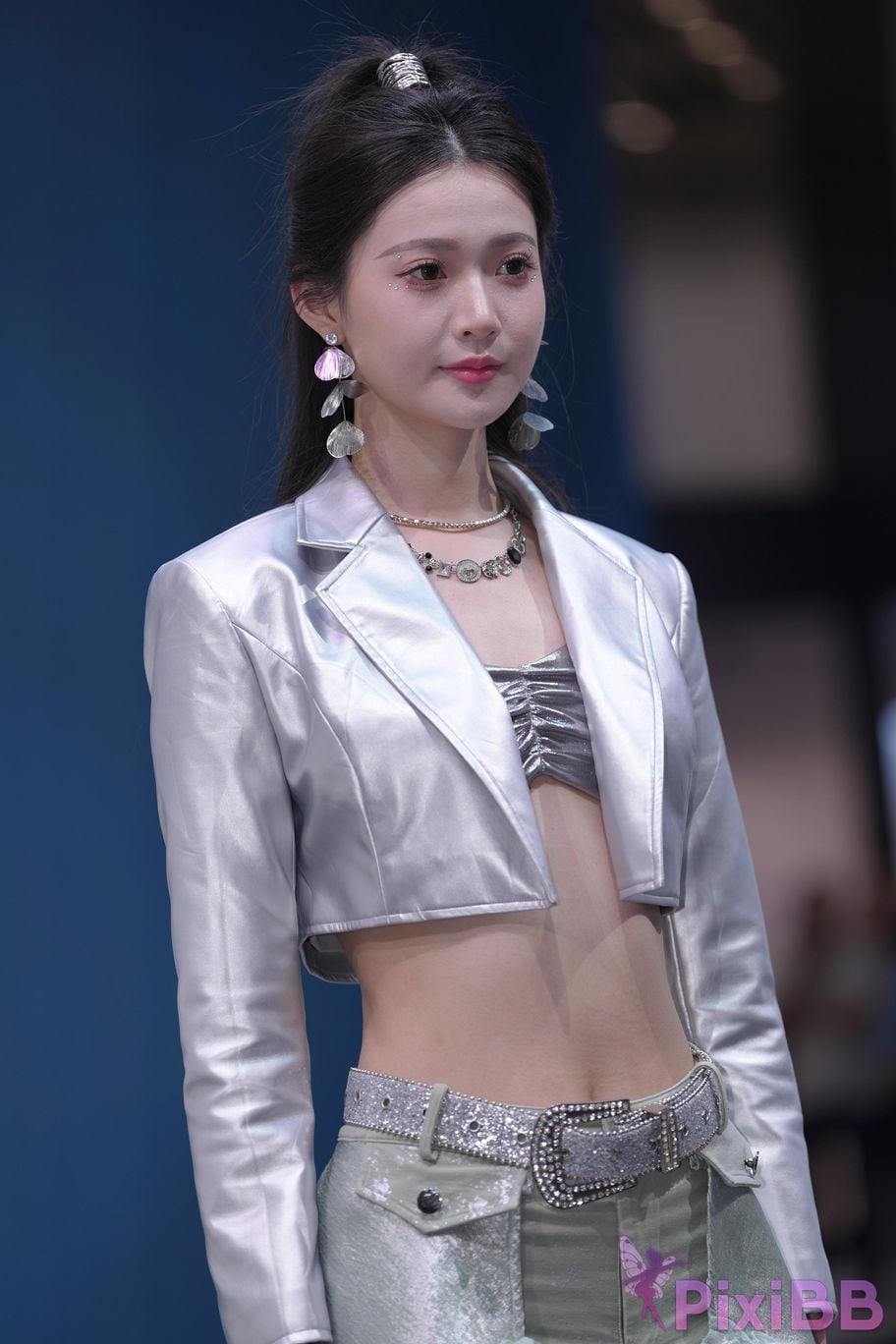 Featured Street Photography Works No.5990 Beautiful model at Fang Leopard booth PixiBB.COM 171
