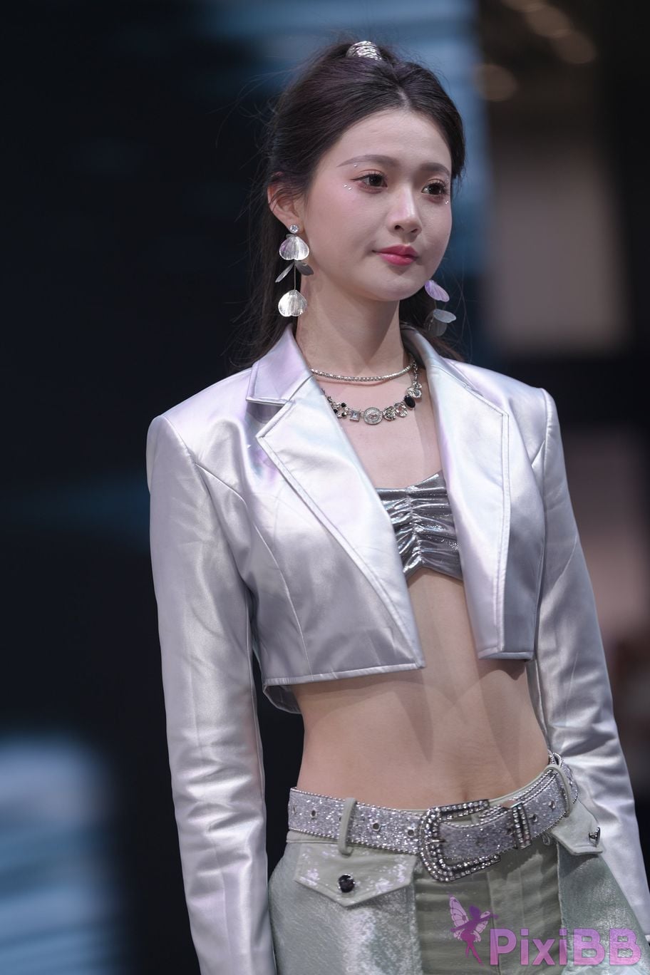 Featured Street Photography Works No.5990 Beautiful model at Fang Leopard booth PixiBB.COM 172