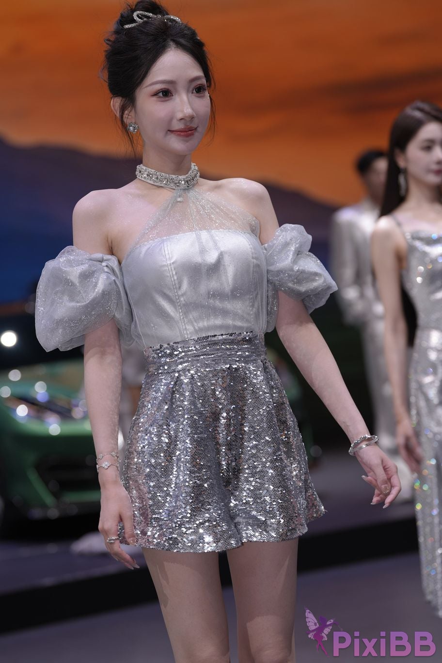 Featured Street Photography Works No.5990 Beautiful model at Fang Leopard booth PixiBB.COM 183