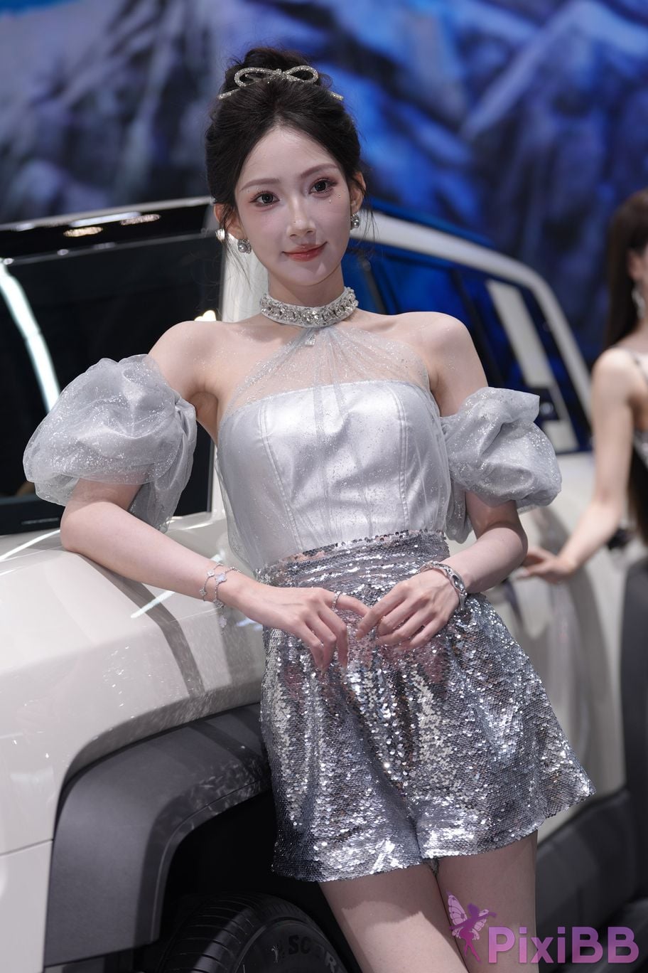Featured Street Photography Works No.5990 Beautiful model at Fang Leopard booth PixiBB.COM 205