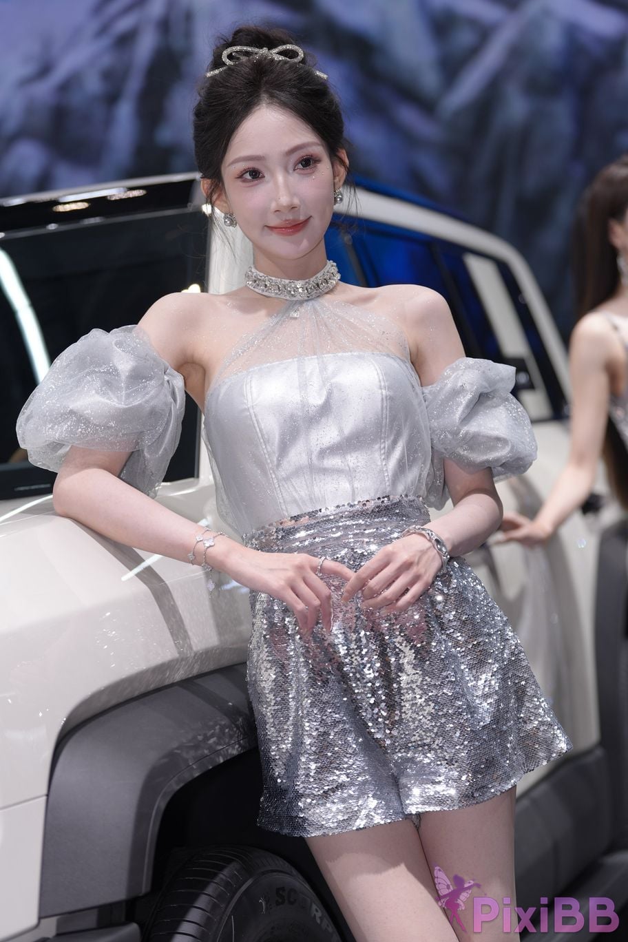 Featured Street Photography Works No.5990 Beautiful model at Fang Leopard booth PixiBB.COM 206