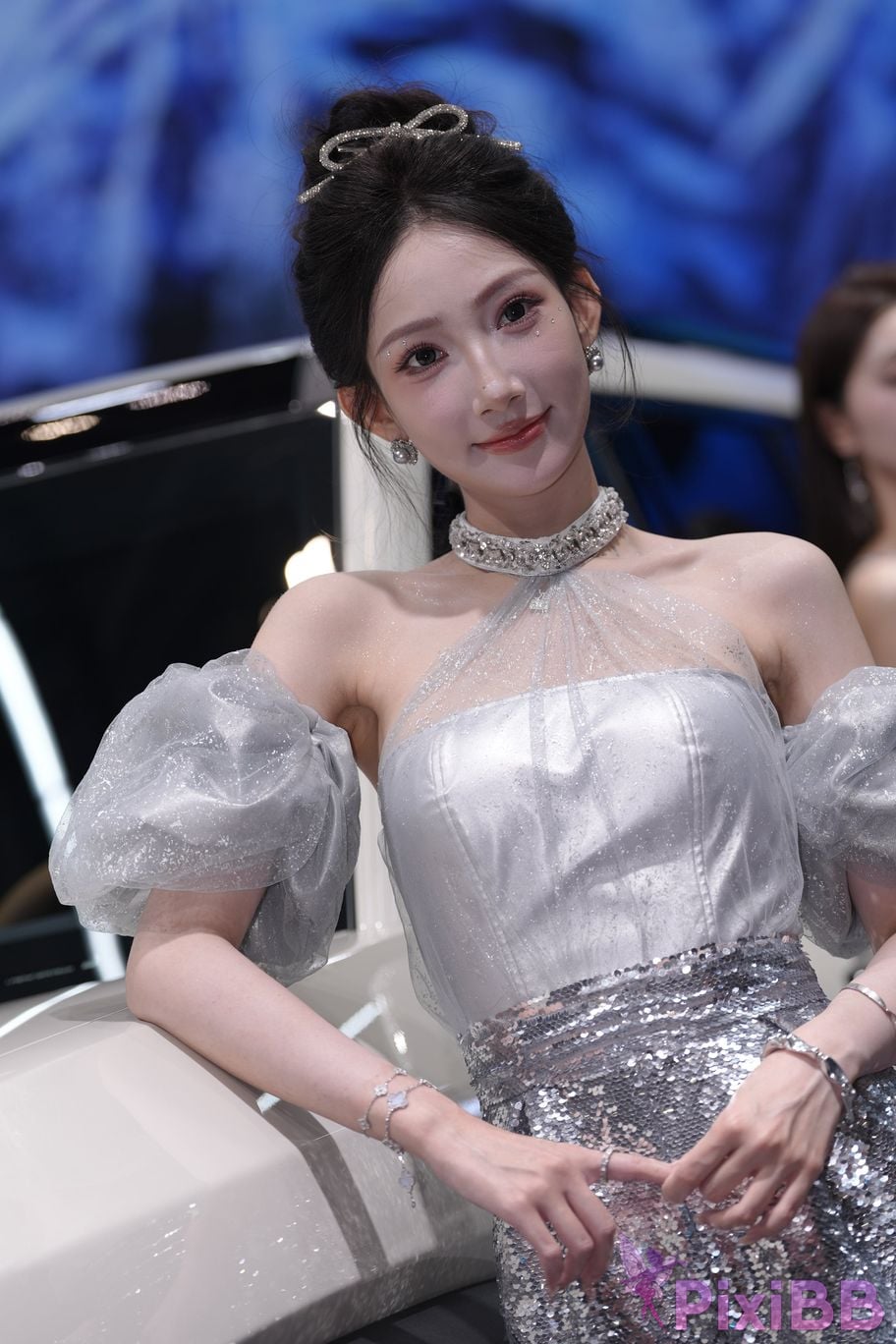 Featured Street Photography Works No.5990 Beautiful model at Fang Leopard booth PixiBB.COM 261