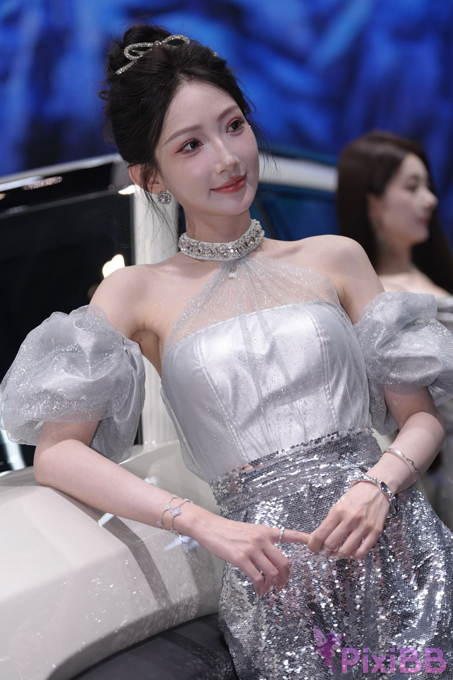 Featured Street Photography Works No.5990 Beautiful model at Fang Leopard booth PixiBB.COM 267