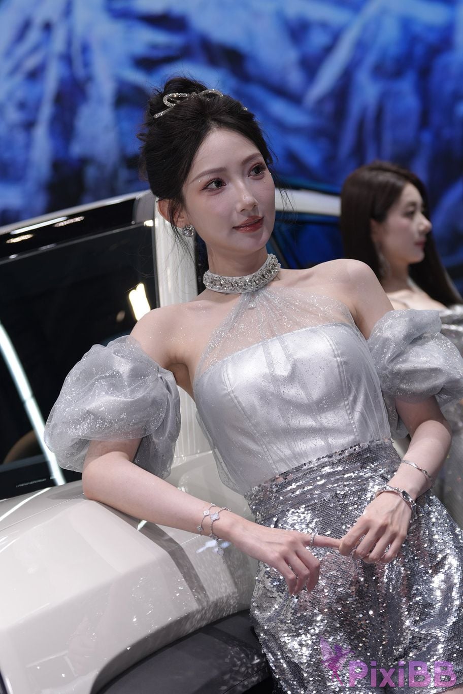 Featured Street Photography Works No.5990 Beautiful model at Fang Leopard booth PixiBB.COM 271