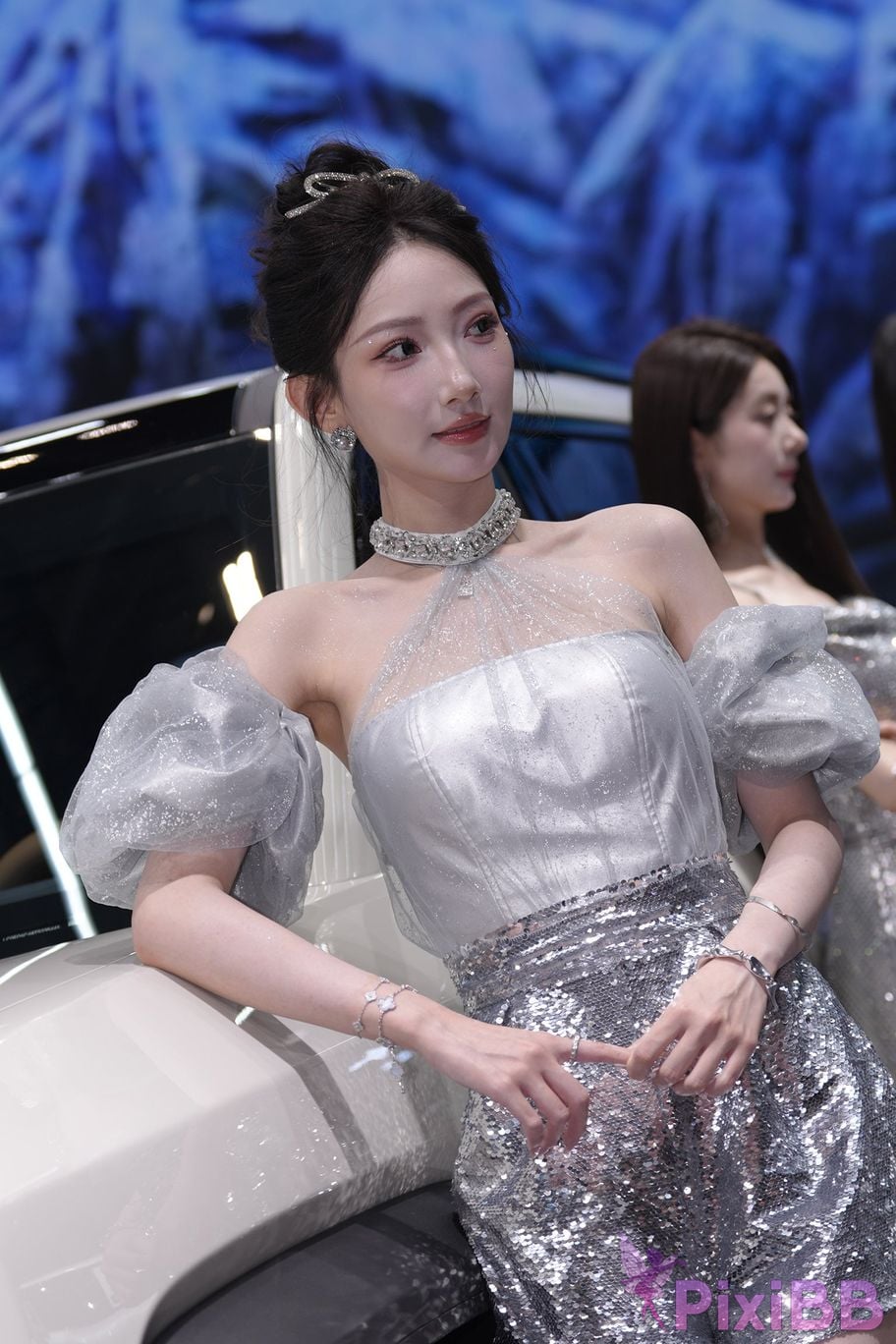 Featured Street Photography Works No.5990 Beautiful model at Fang Leopard booth PixiBB.COM 272