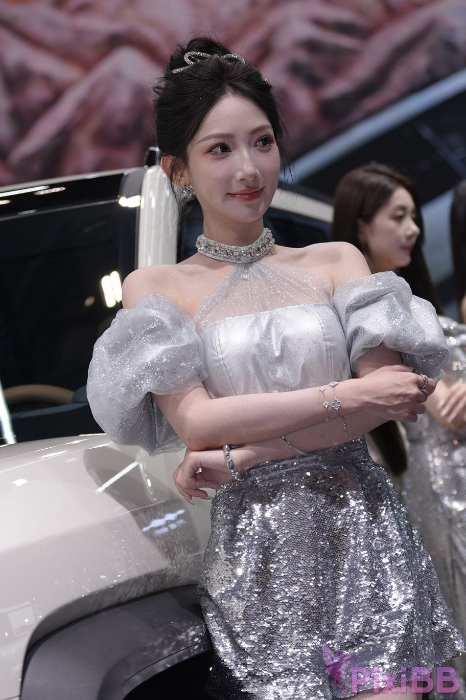 Featured Street Photography Works No.5990 Beautiful model at Fang Leopard booth PixiBB.COM 289