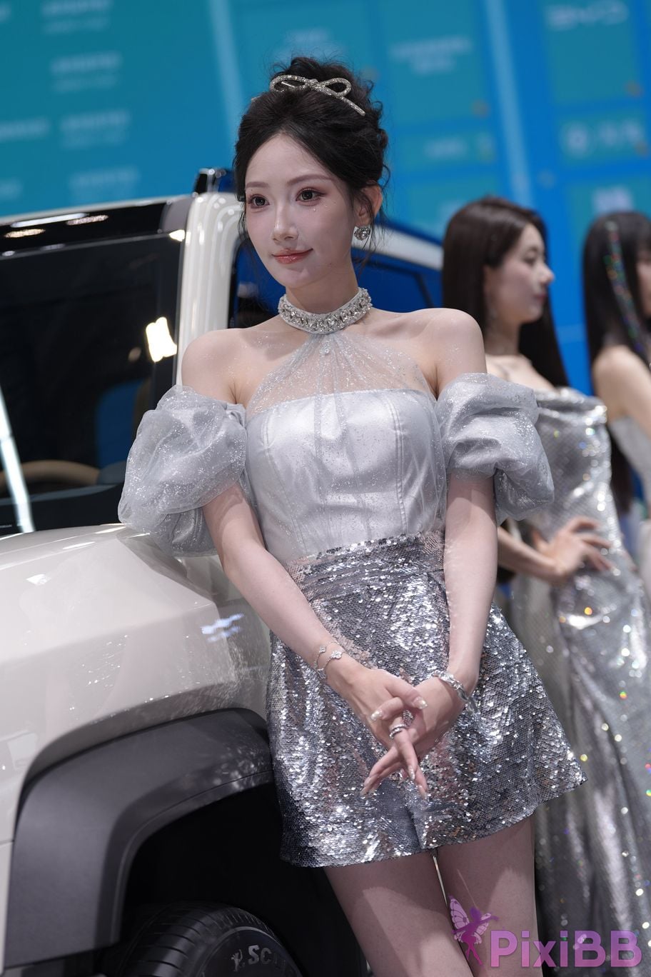 Featured Street Photography Works No.5990 Beautiful model at Fang Leopard booth PixiBB.COM 305