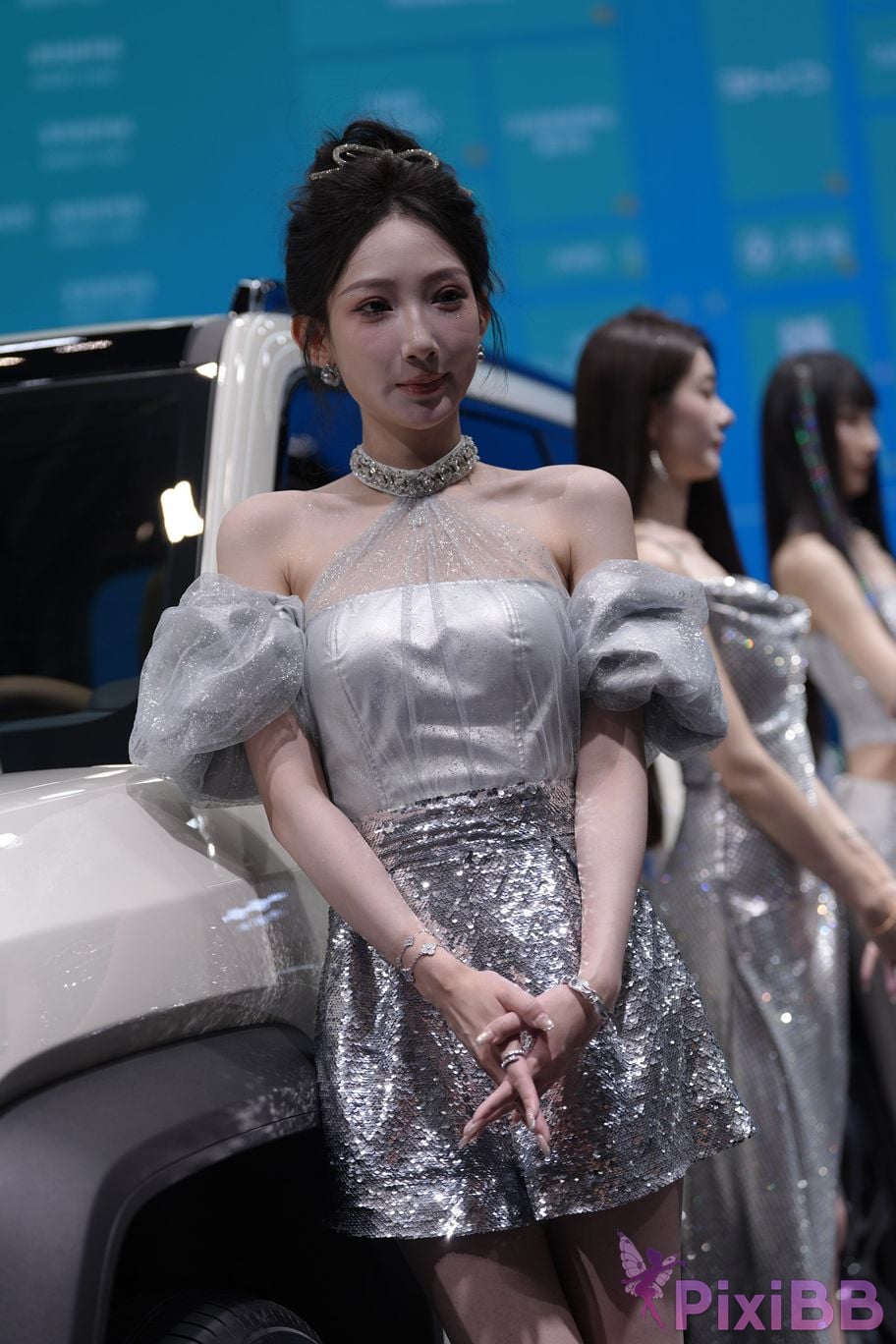 Featured Street Photography Works No.5990 Beautiful model at Fang Leopard booth PixiBB.COM 306
