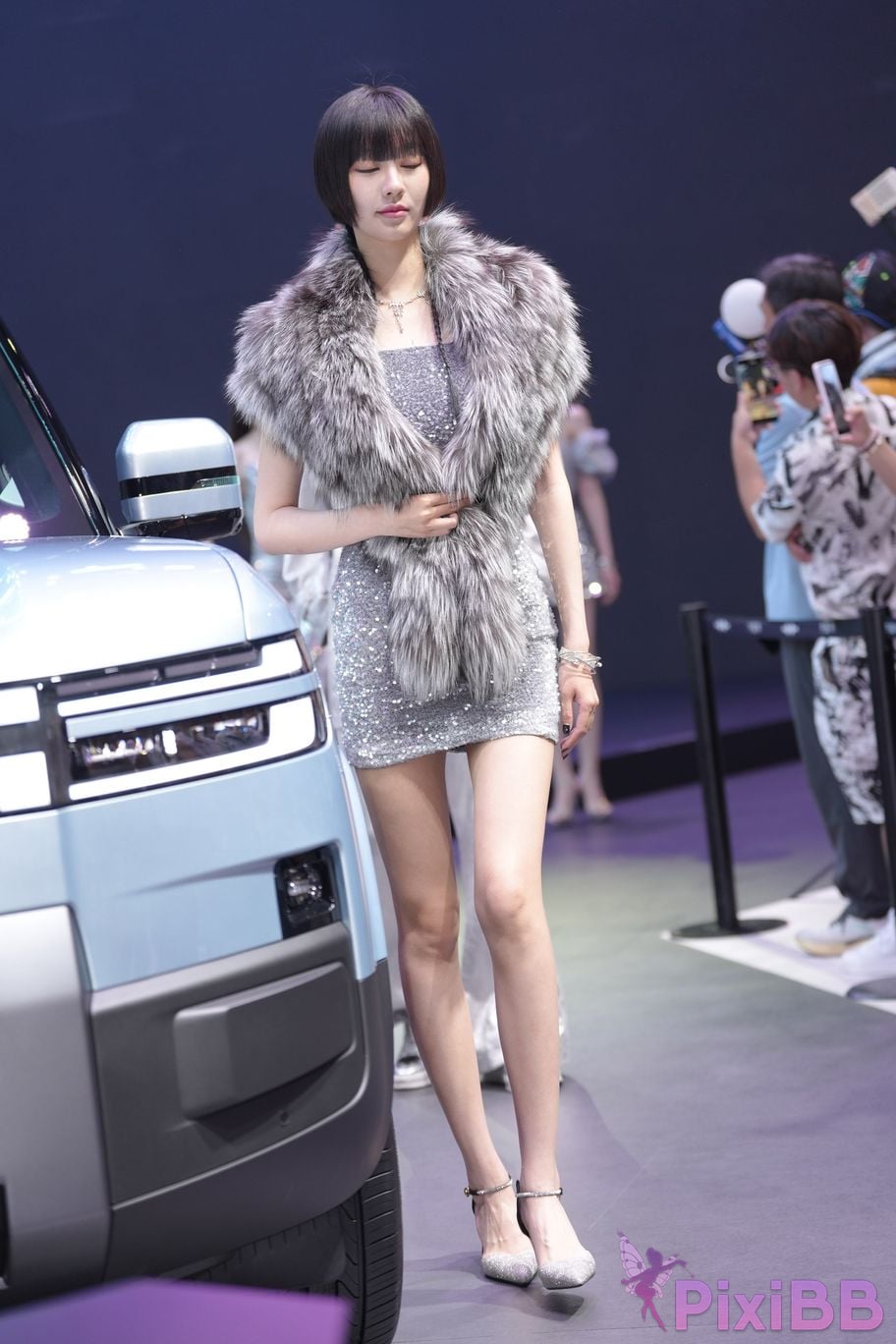 Featured Street Photography Works No.5990 Beautiful model at Fang Leopard booth PixiBB.COM 326